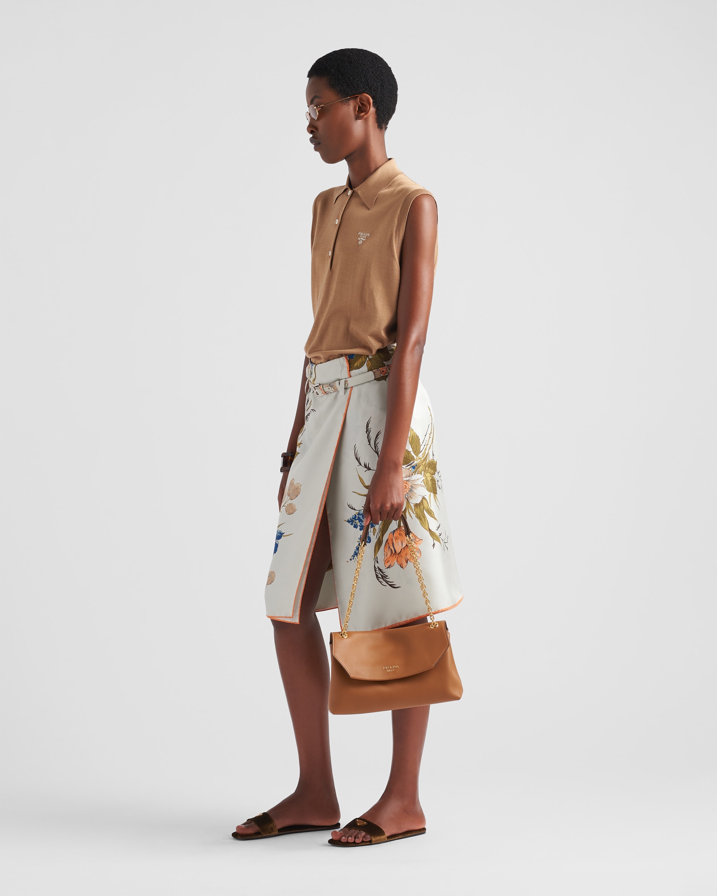 Medium leather shoulder bag - 7