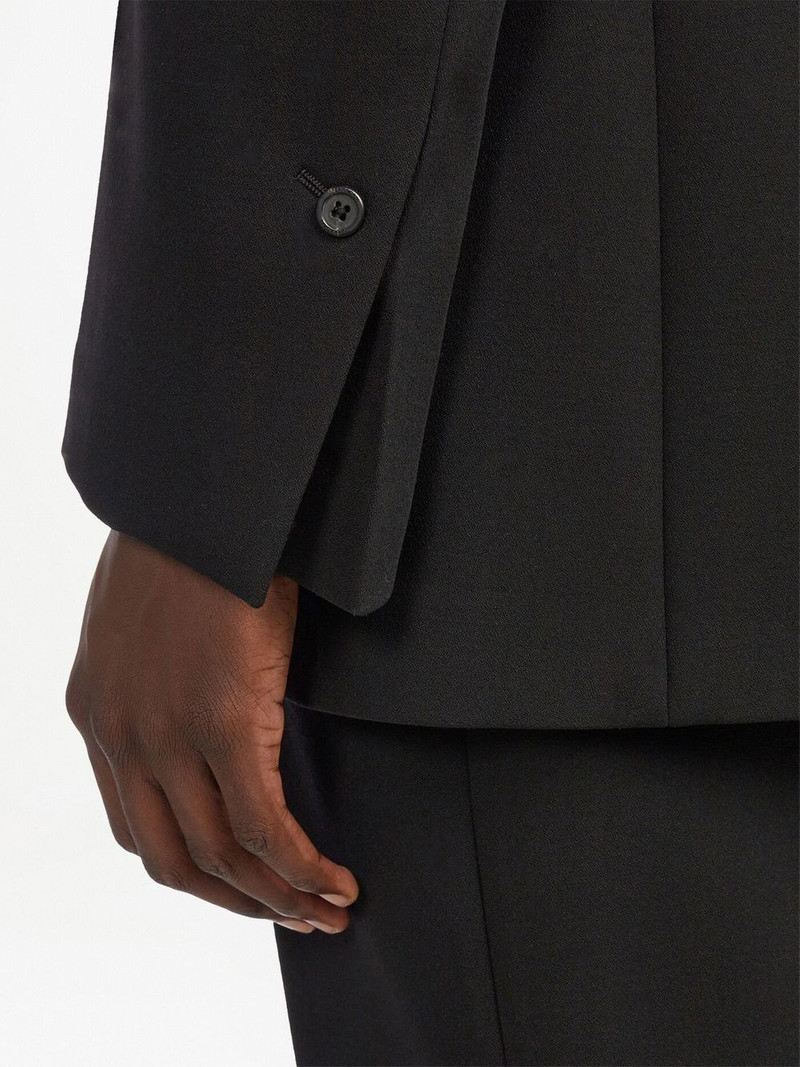 collarless single-breasted suit 4