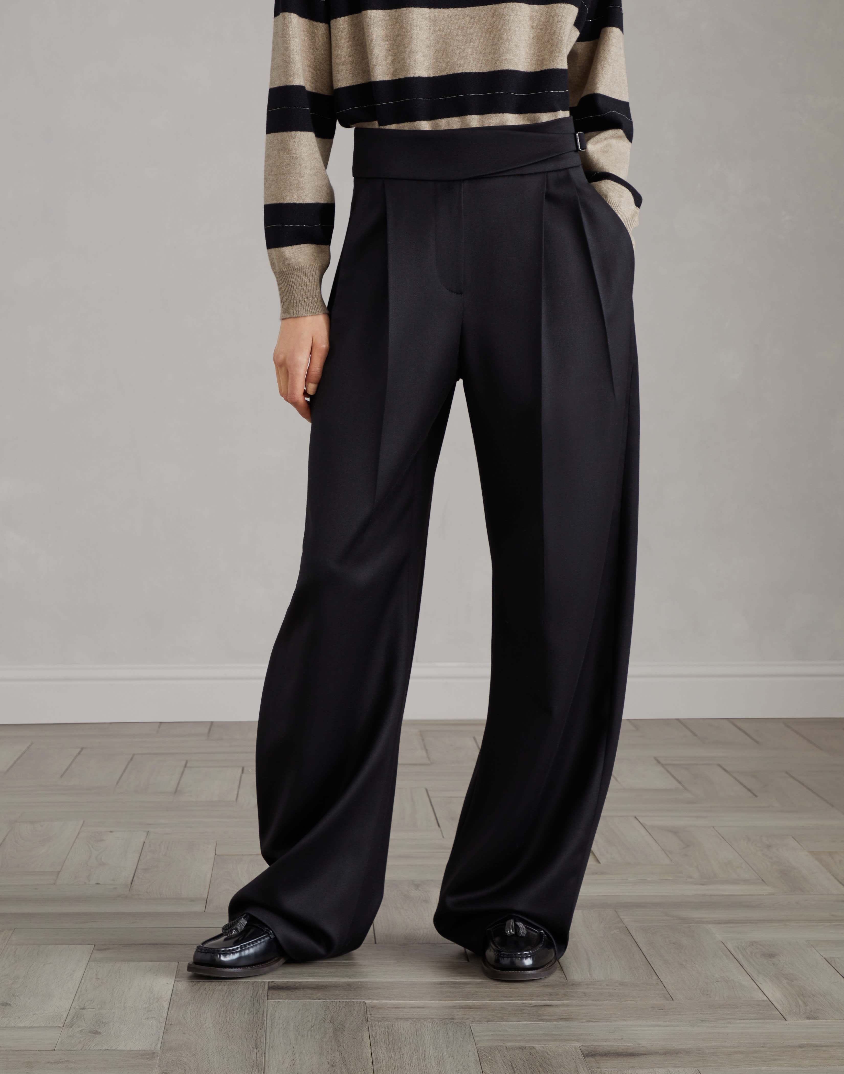 パンツ BRUNELLO CUCINELLI Straight Loose trousers in virgin wool fl Brunello Cucinelli Virgin wool satin loose tuxedo trousers