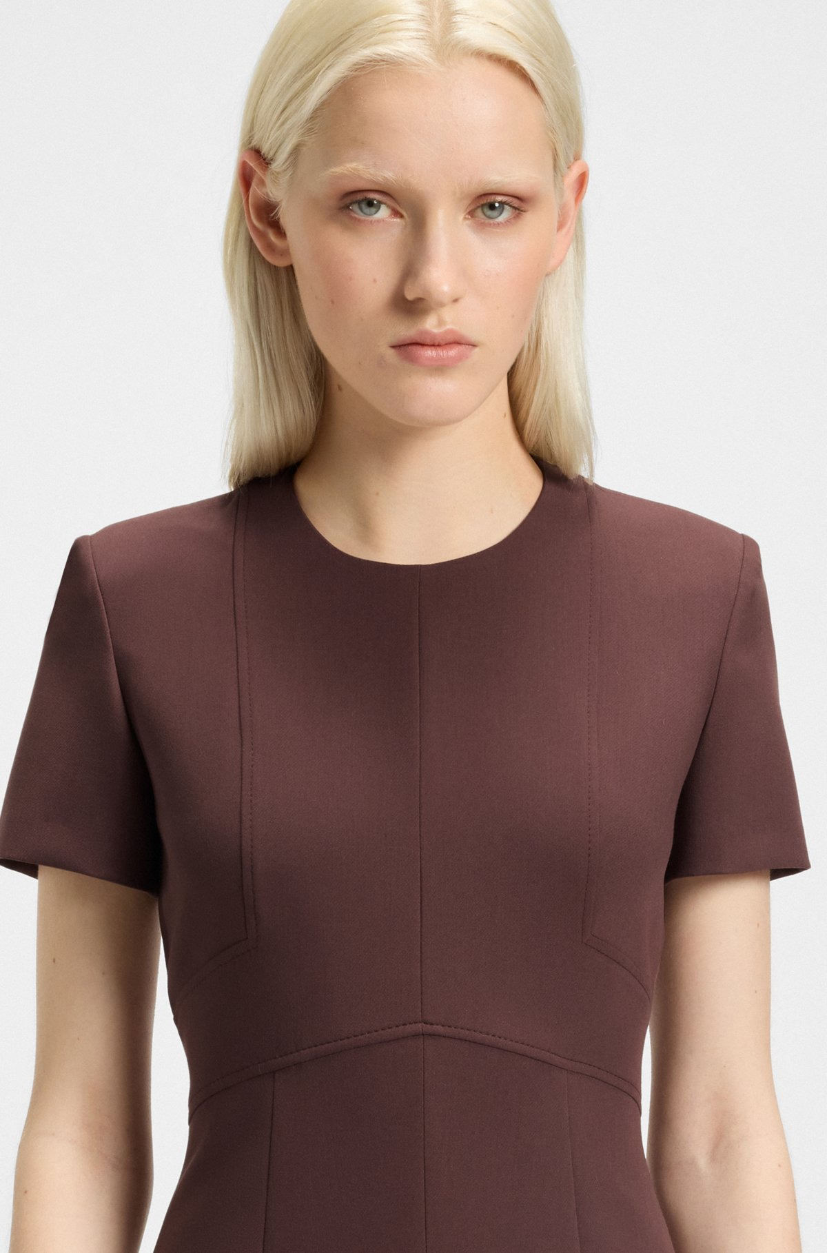 SHORT-SLEEVED DRESS WITH PLEAT FRONT - 5