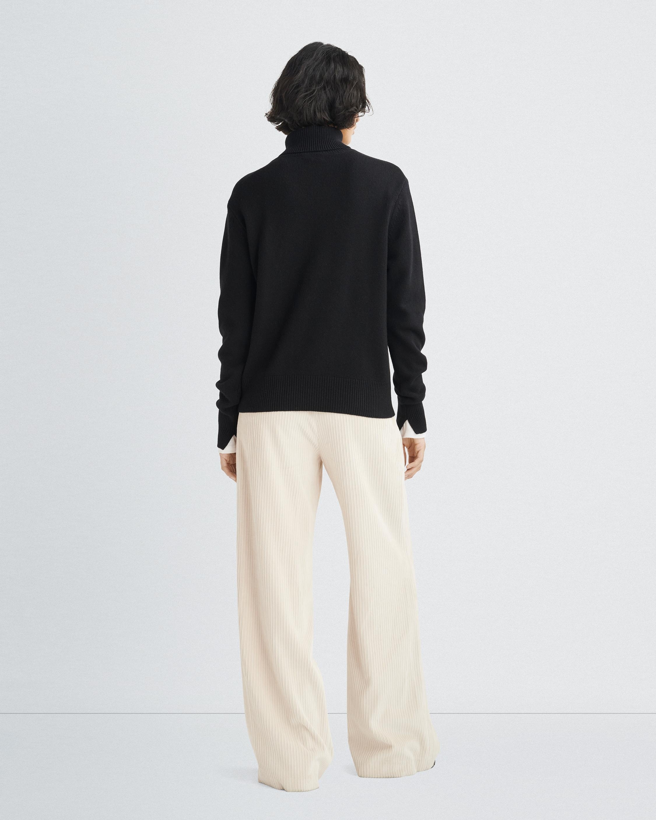 Talan Cashmere Turtleneck
Relaxed Fit - 5