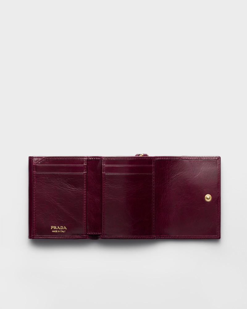 Prada Small leather wallet outlook