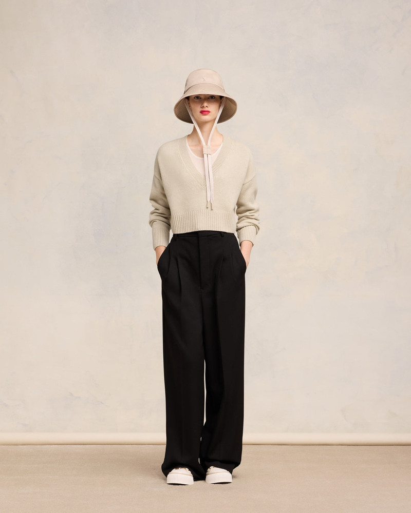 AMI Paris CROPPED V NECK SWEATER outlook