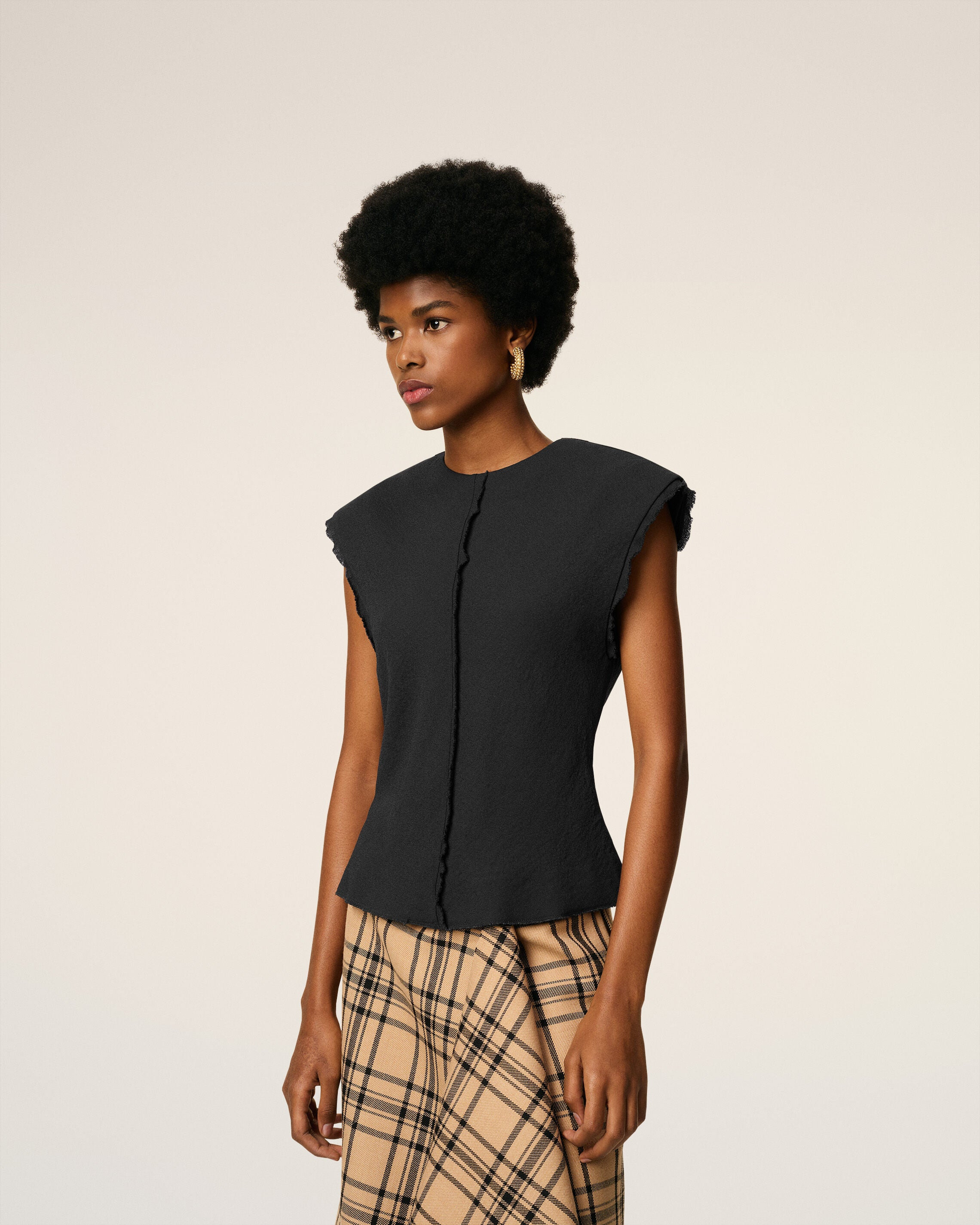 BLACK SLEEVELESS RAW EDGE DETAILS TOP - 3
