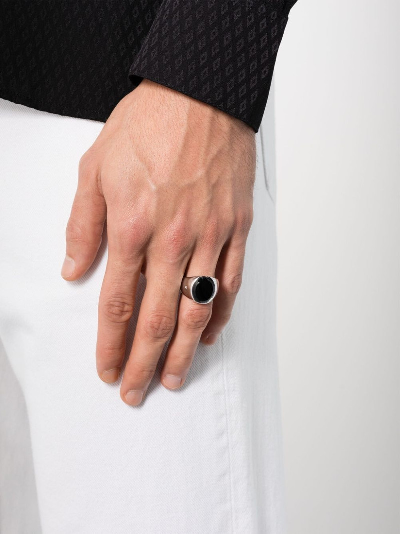 TOM WOOD Oval onyx-stone silver ring outlook