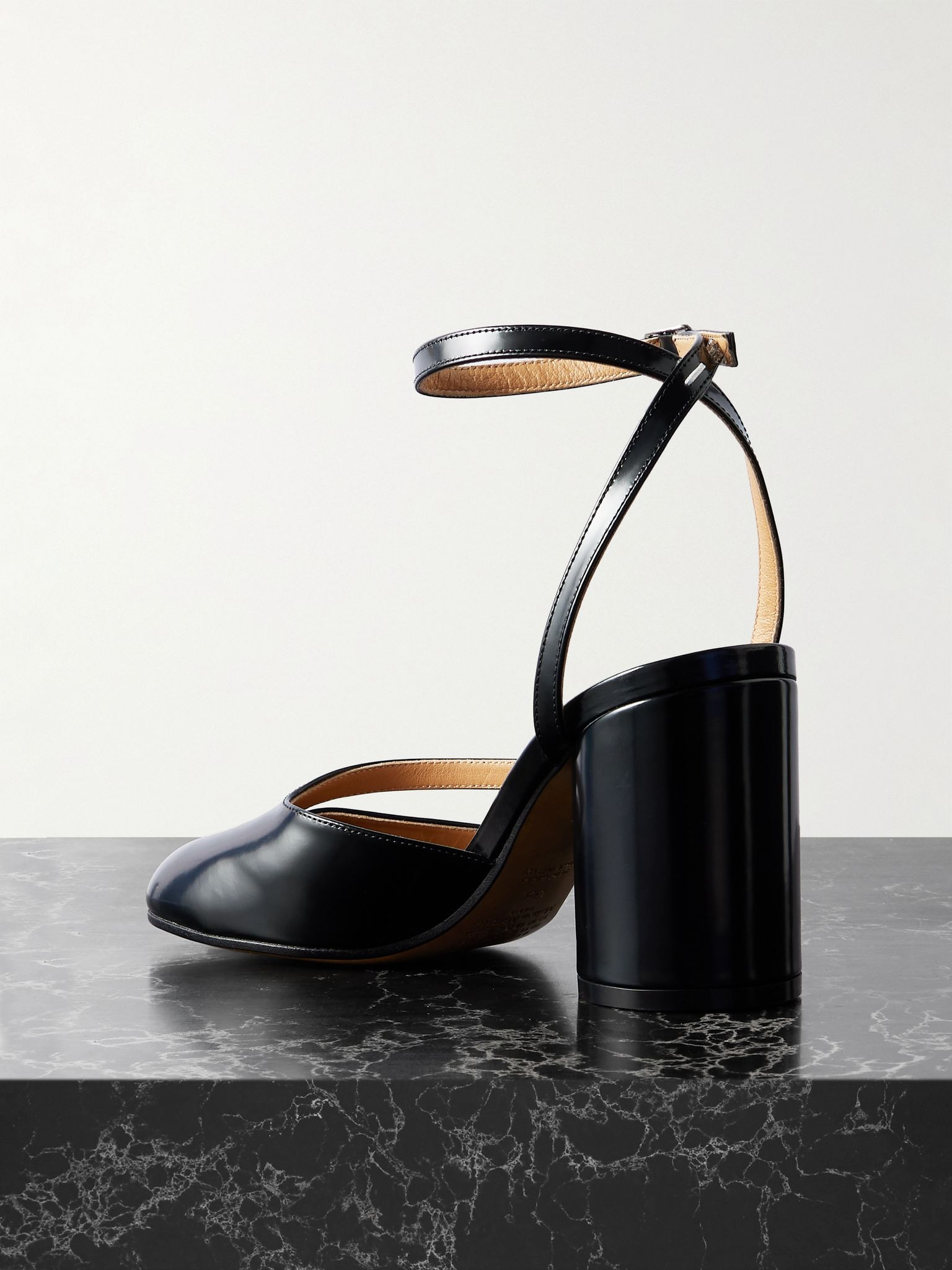 Tabi split-toe glossed leather pumps Black - 3