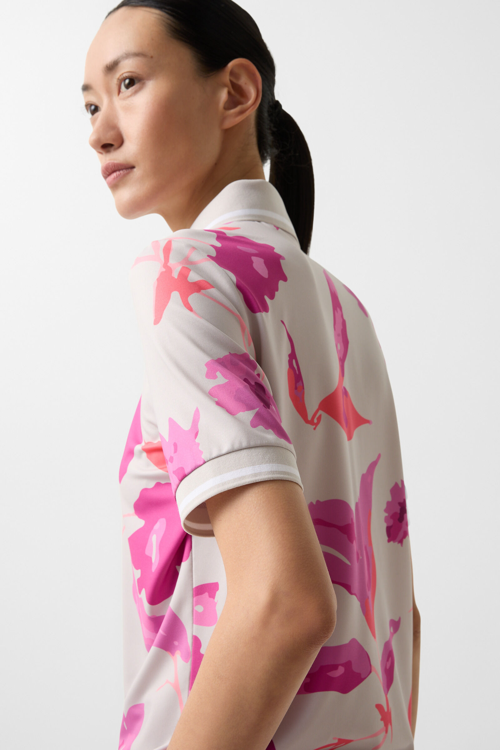 Calista functional short-sleeved top in Sand/Pink - 5