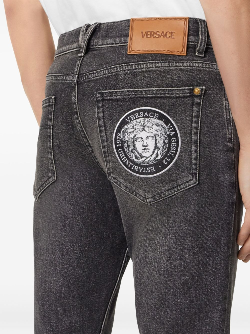La Medusa embroidery-detail jeans - 5