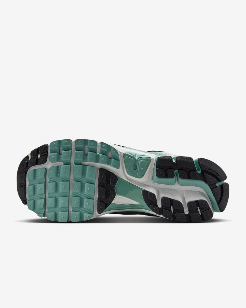 Nike Nike Zoom Vomero 5 Women's Shoes outlook