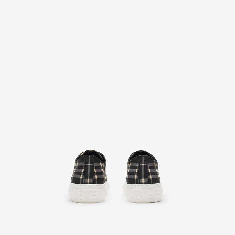 Check Sneakers 4