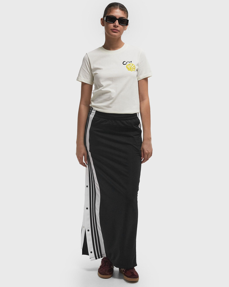 CLOSED EMBROIDERED TEE outlook