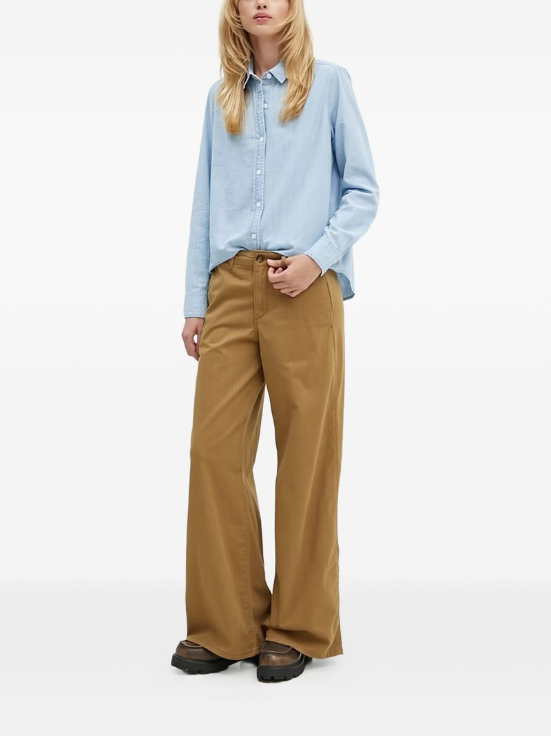 Levi's long-sleeve buttoned shirt outlook