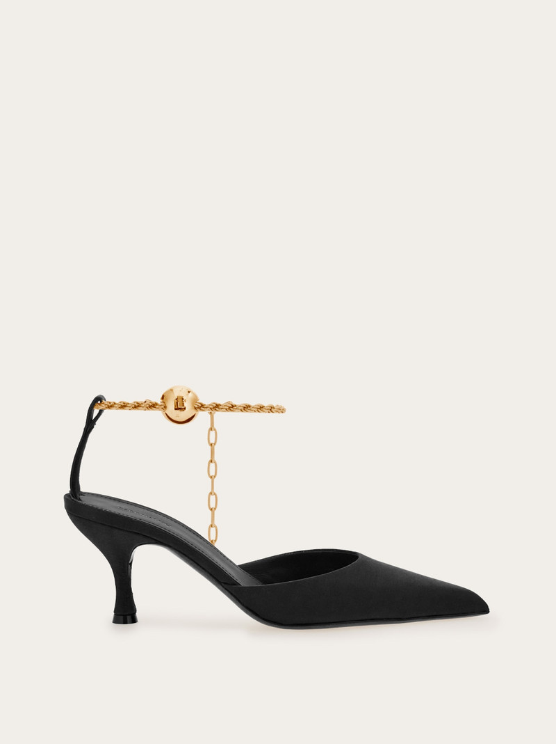 Pump shoe with ankle chain 1