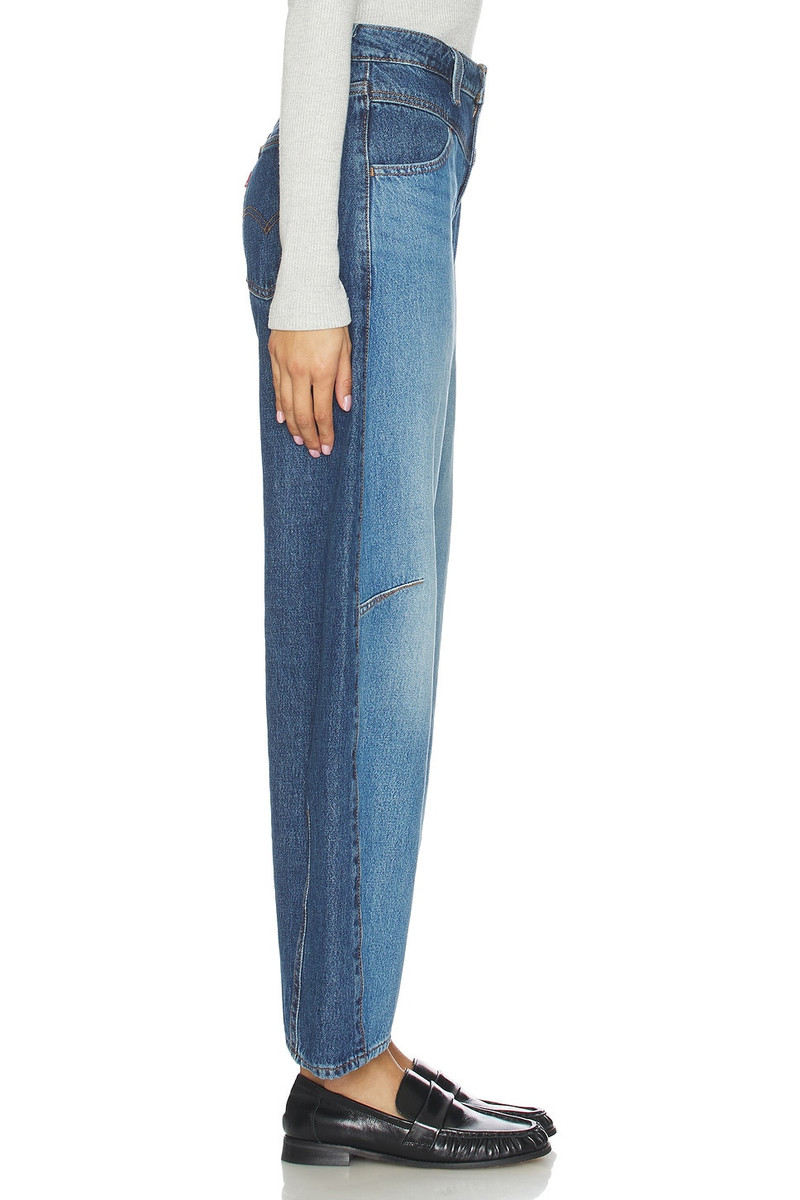 Levi's Barrel Saddle Back outlook