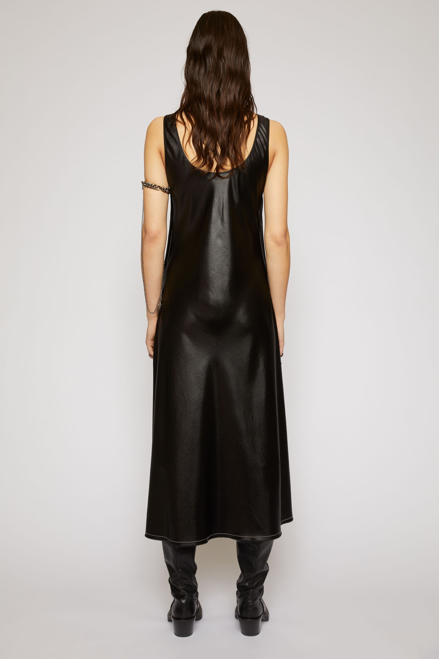 Sleeveless satin dress black - 4