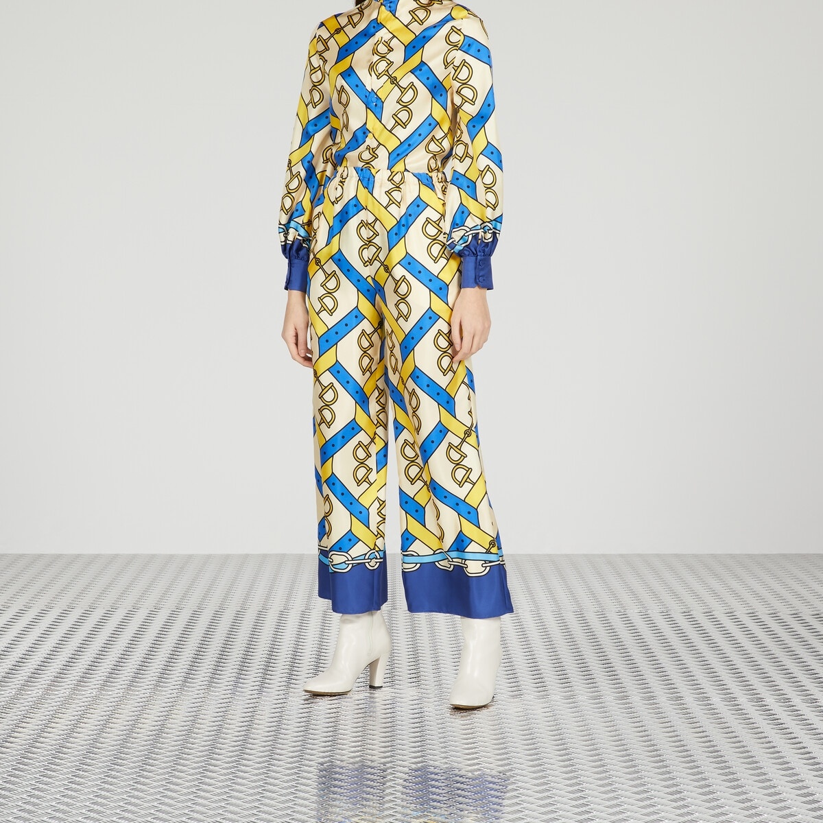 Horsebit strap print silk pant - 5