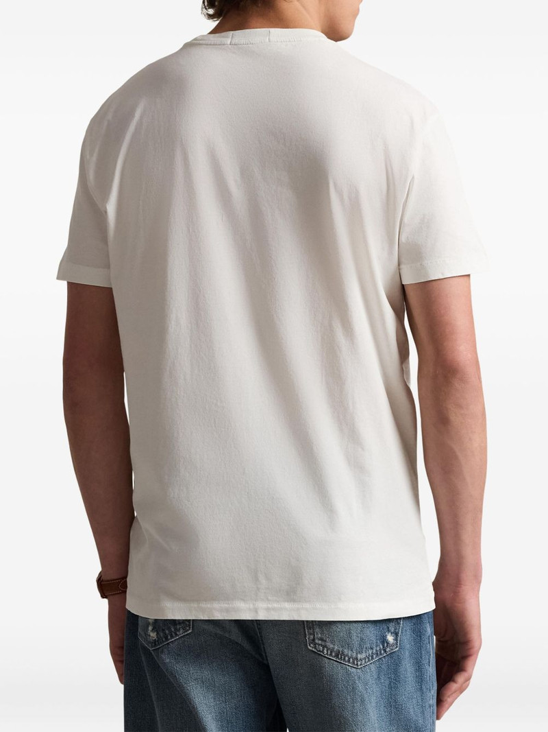 short-sleeved graphic T-shirt 4