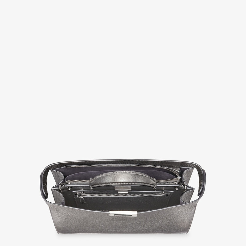 Medium Peekaboo ISeeU bag, made of dark gray Cuoio Romano leather with a metallic effect. The interi 5