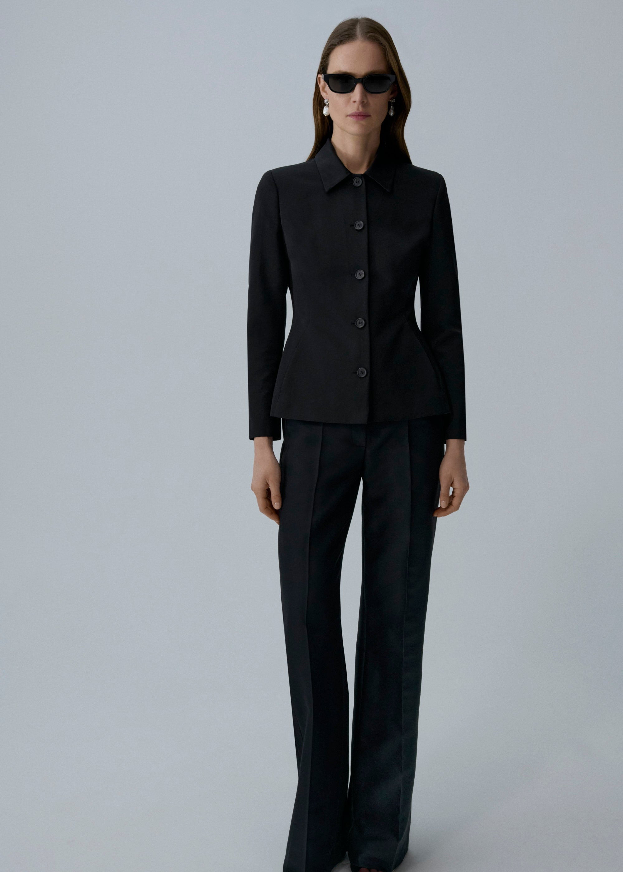 Classic button-up blazer in black - 3