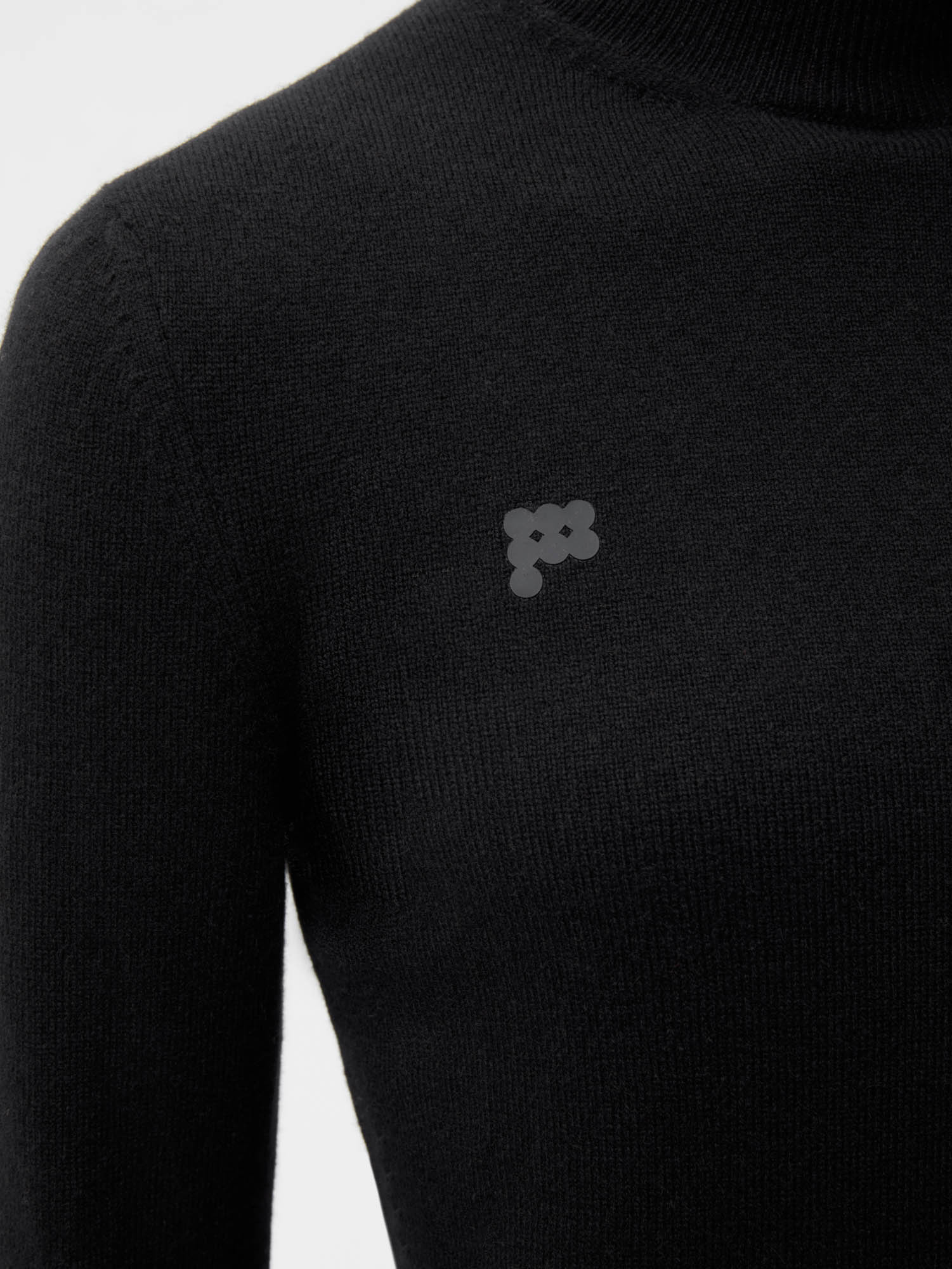 Women's Recycled Cashmere Fitted Turtleneck Top - Black - 4