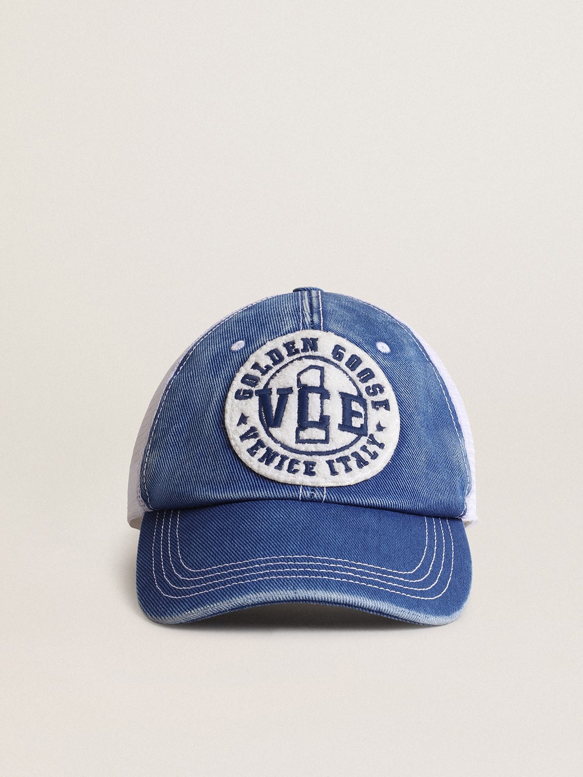 Hat in vintage light blue cotton with white mesh and patch on the front - 1