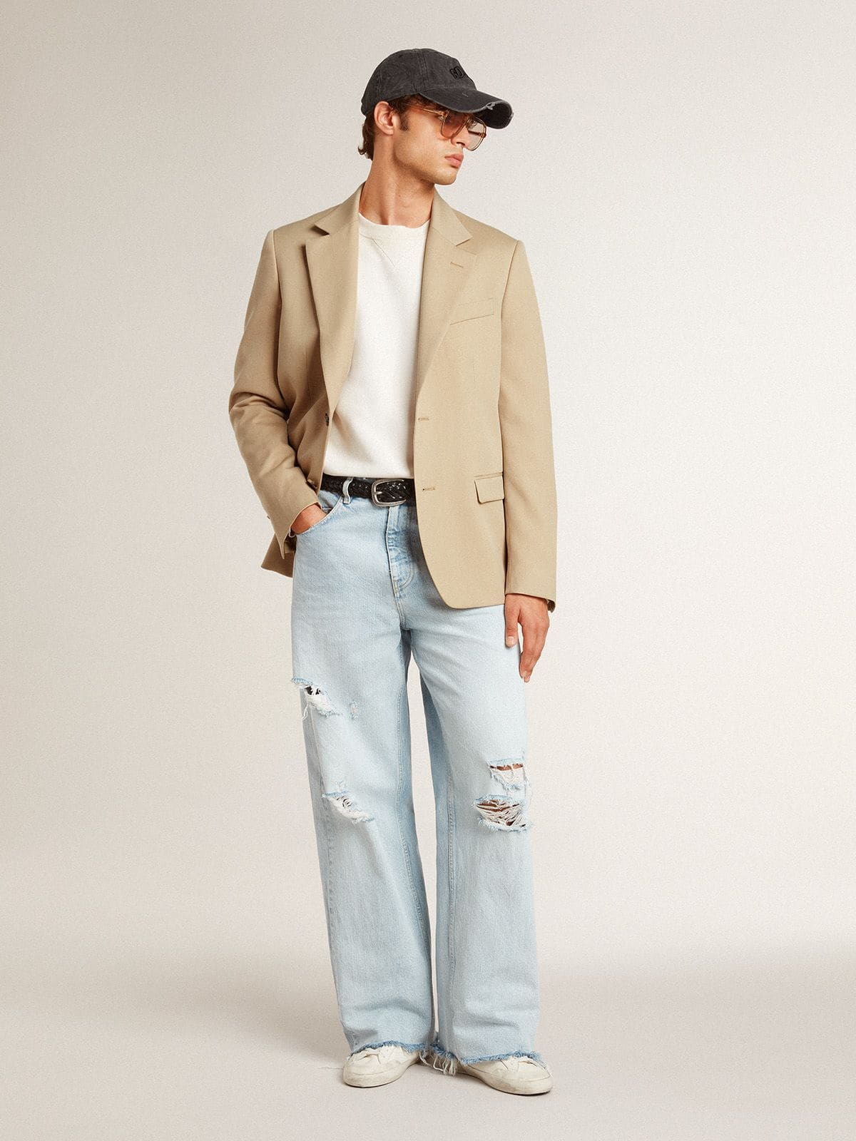 Single-breasted blazer in sand with horn buttons - 3