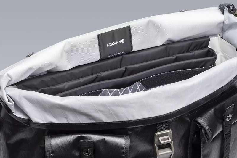 3A-5-CR Messenger Einsatztasche Black 17