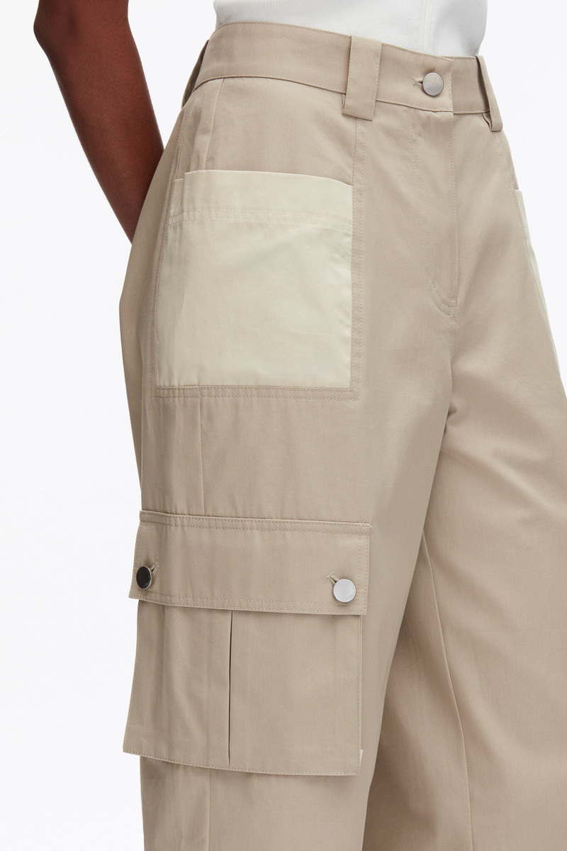 Two-Toned Cropped Cargo Pants 7