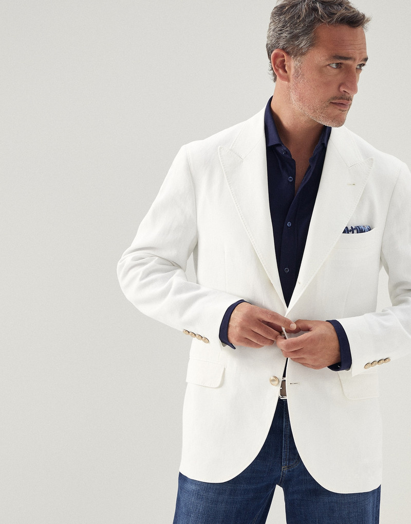 Twisted linen deconstructed blazer with large peak lapels and metal buttons 4