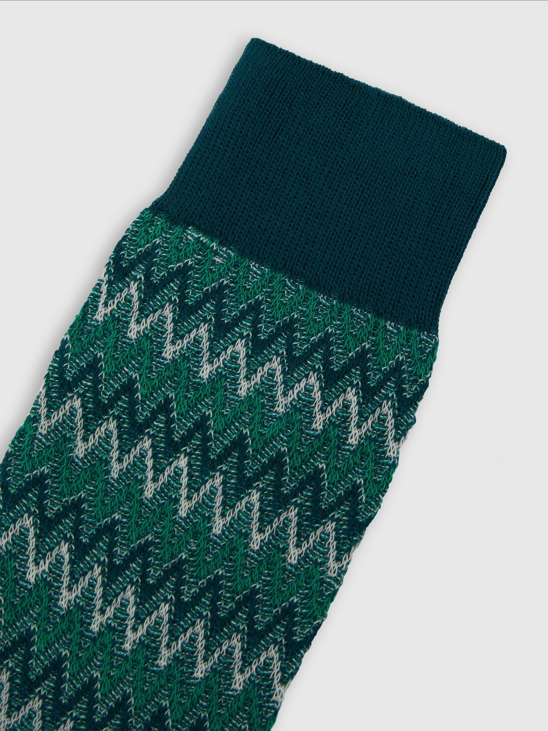 Short socks in cotton blend with zig-zag pattern. - 3