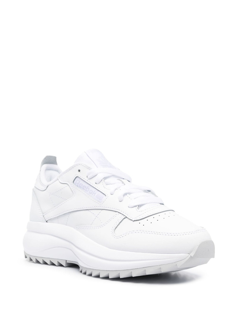 Reebok logo-patch low-top sneakers outlook