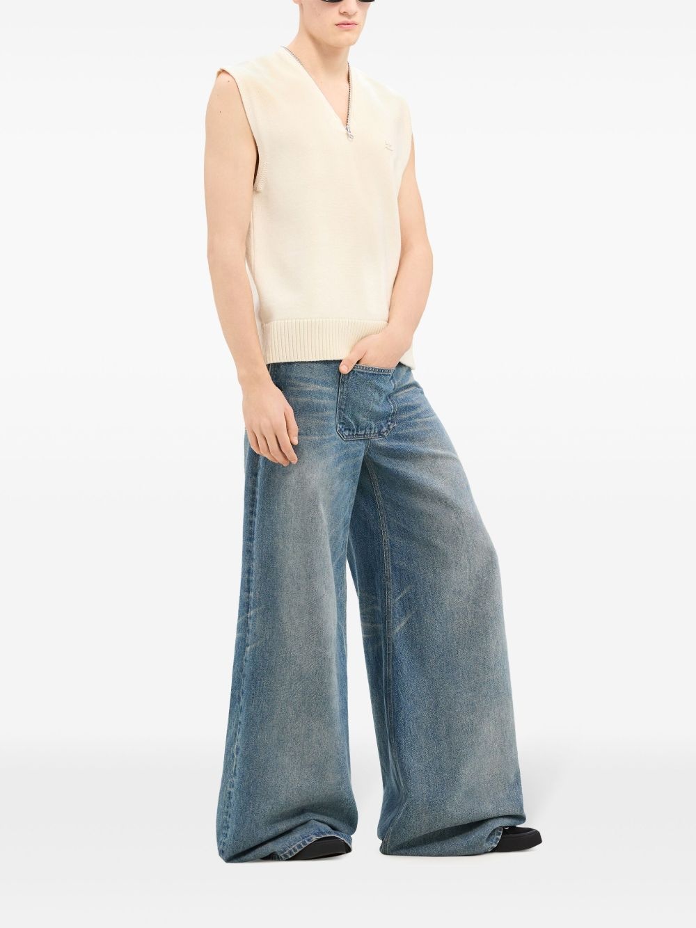 V-neck sleeveless sweater - 4