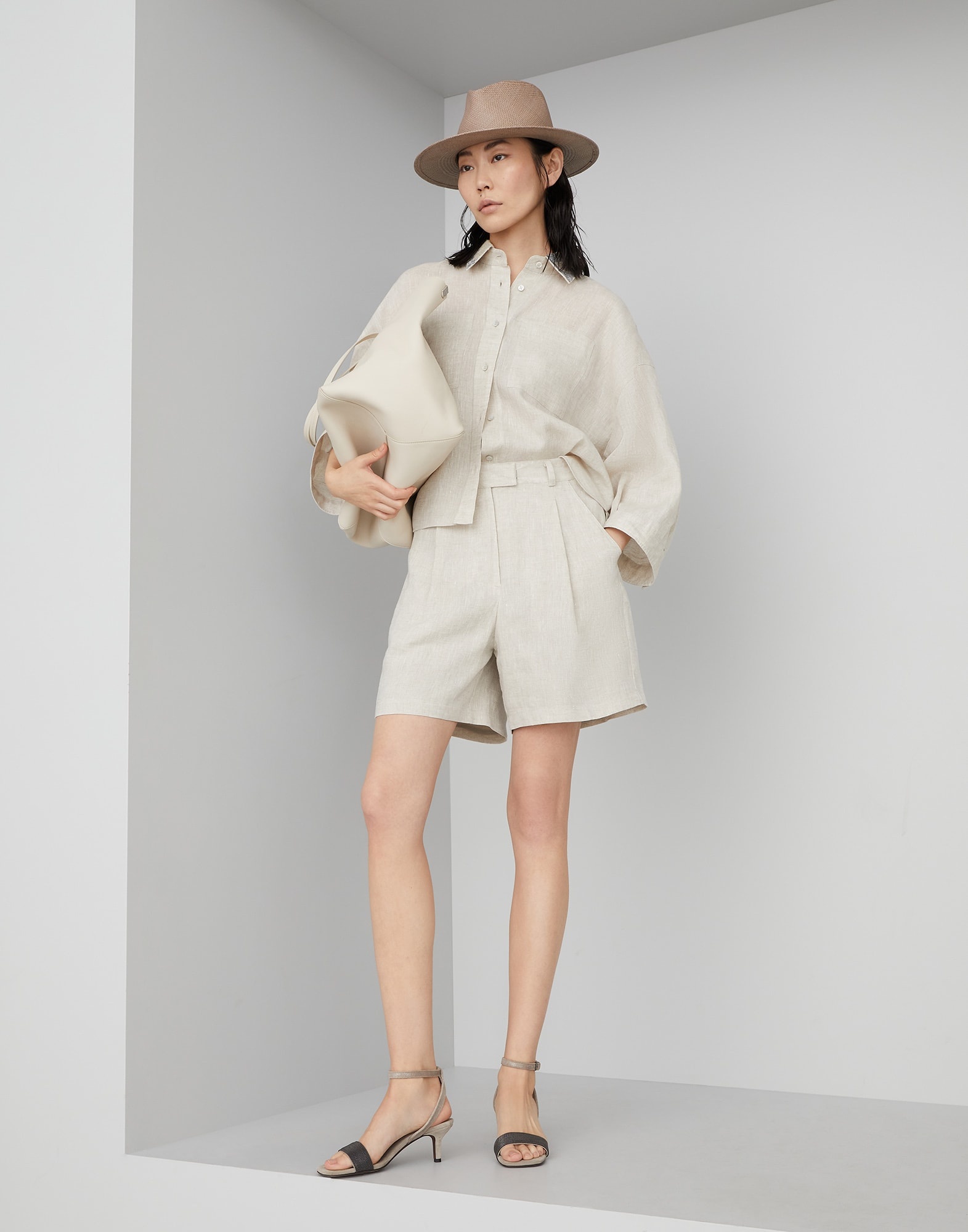 Brunello Cucinelli Lessivé linen baggy shorts | REVERSIBLE