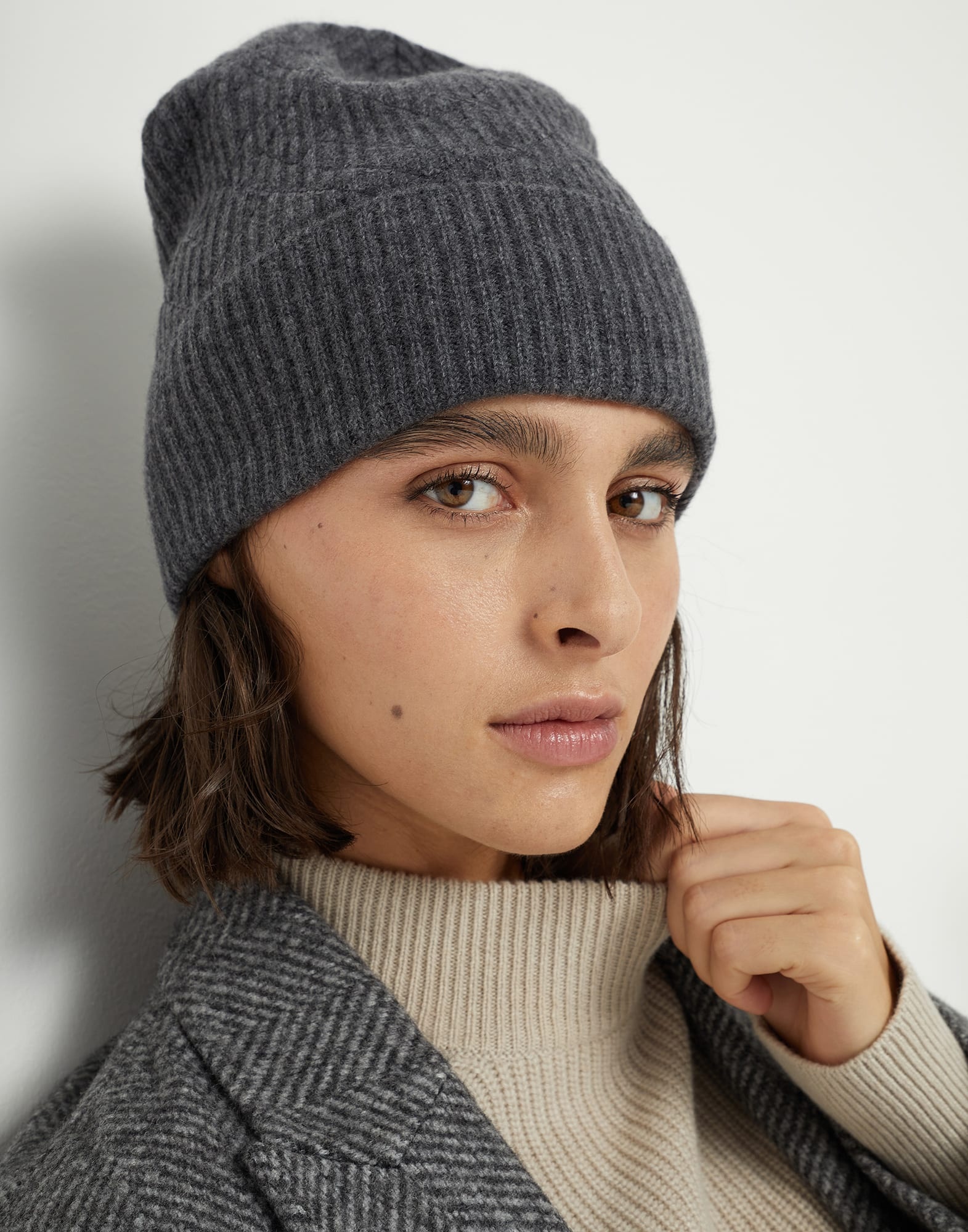 Cashmere English rib beanie with dazzling embroidery - 3