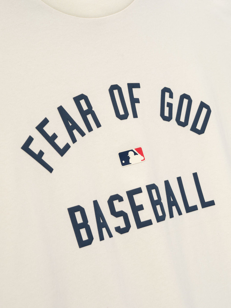 ESSENTIALS MLB 90s Tee outlook