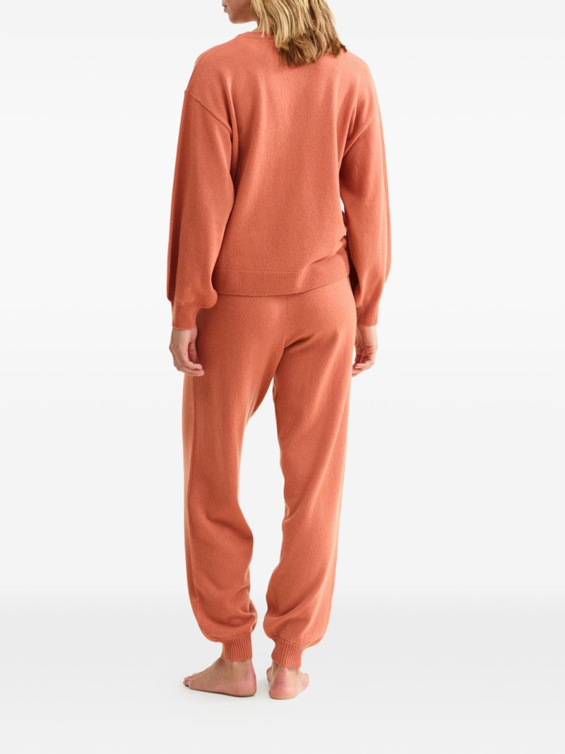 Famous pull weater 3