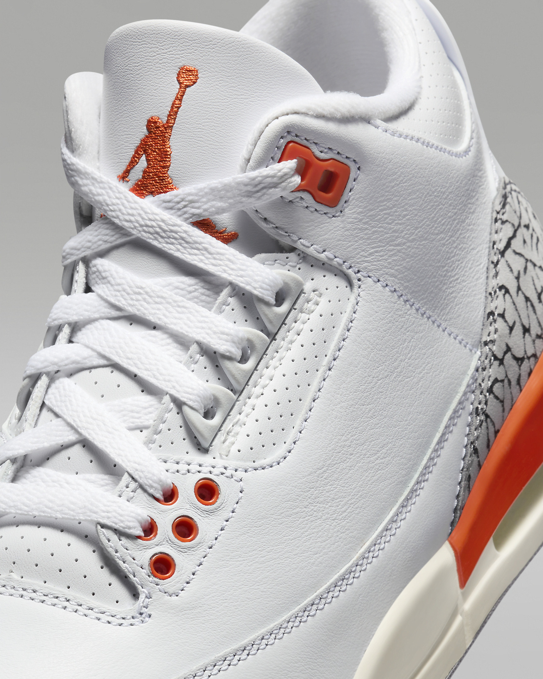Air Jordan 3 Retro Women's Shoes - 7