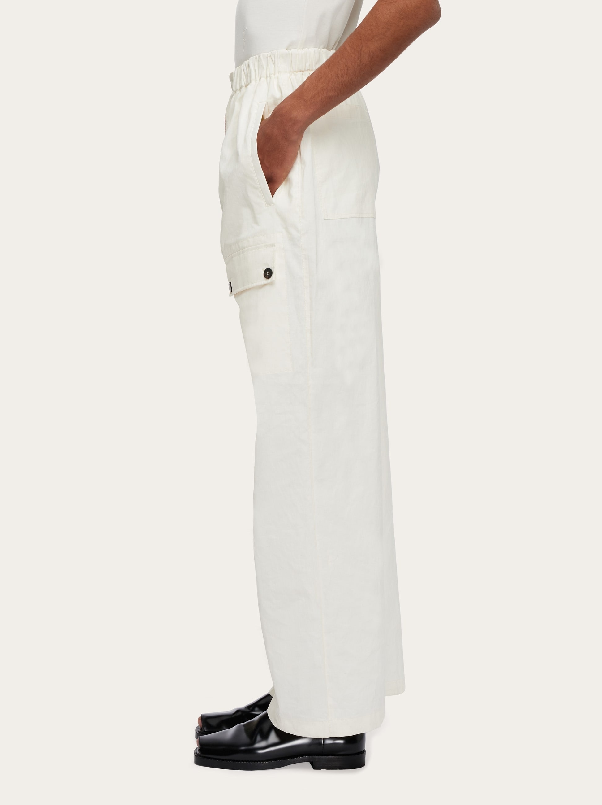 Drawstring linen trouser with applied pockets - 3