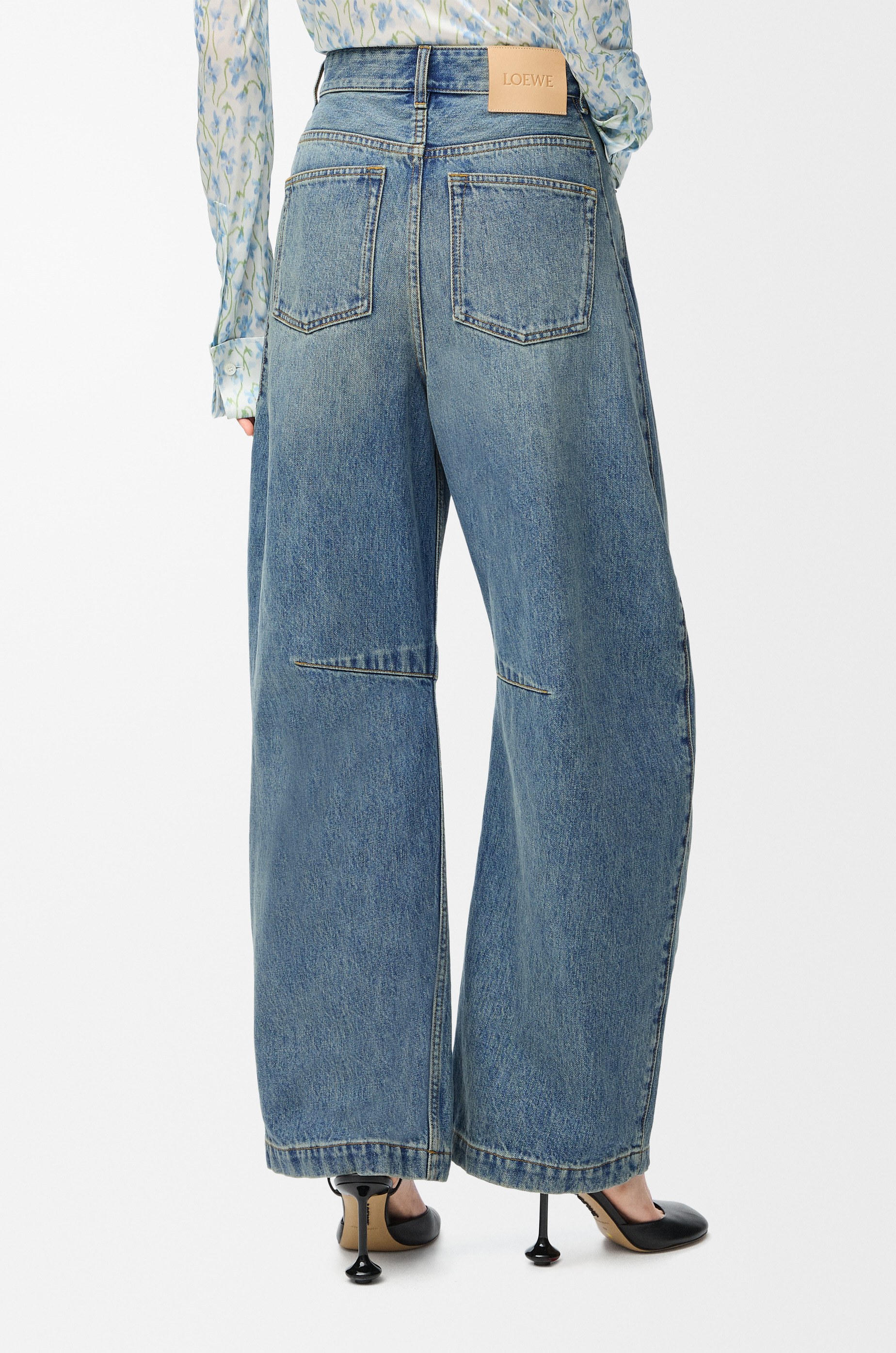 Anagram barrel jeans in denim - 4
