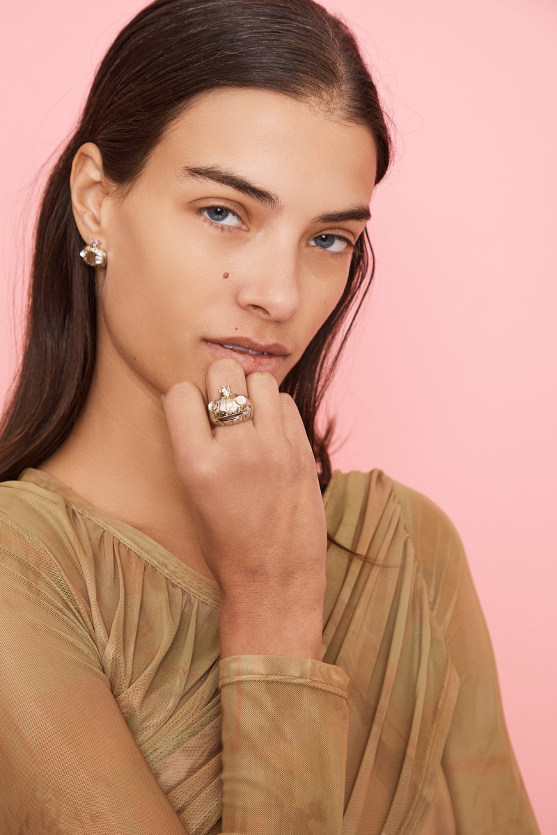Collina Strada GOLD STRIPE FROG PRINCE STUDS outlook