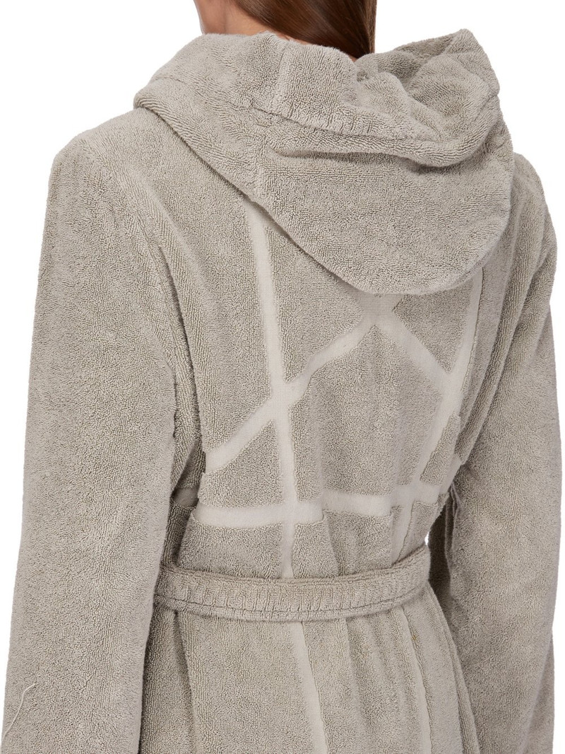 BATHROBE 5