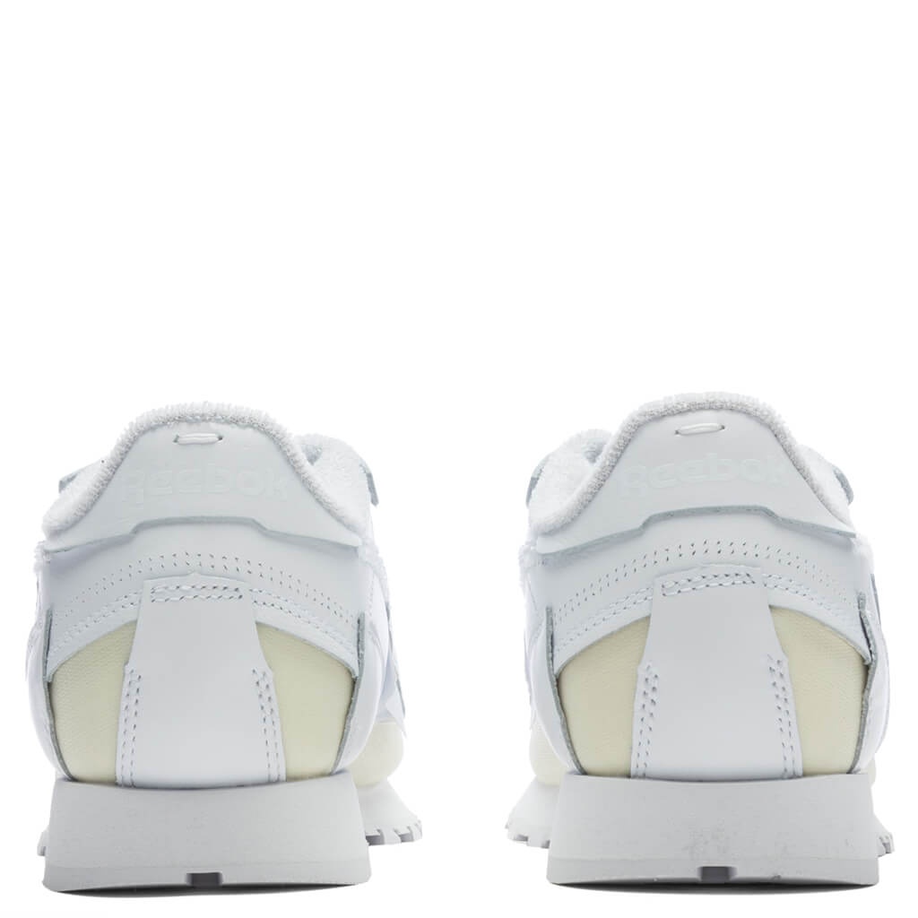 MAISON MARGIELA X REEBOK CLASSIC LEATHER ‘MEMORY OF’ SNEAKERS  - WHITE - 4