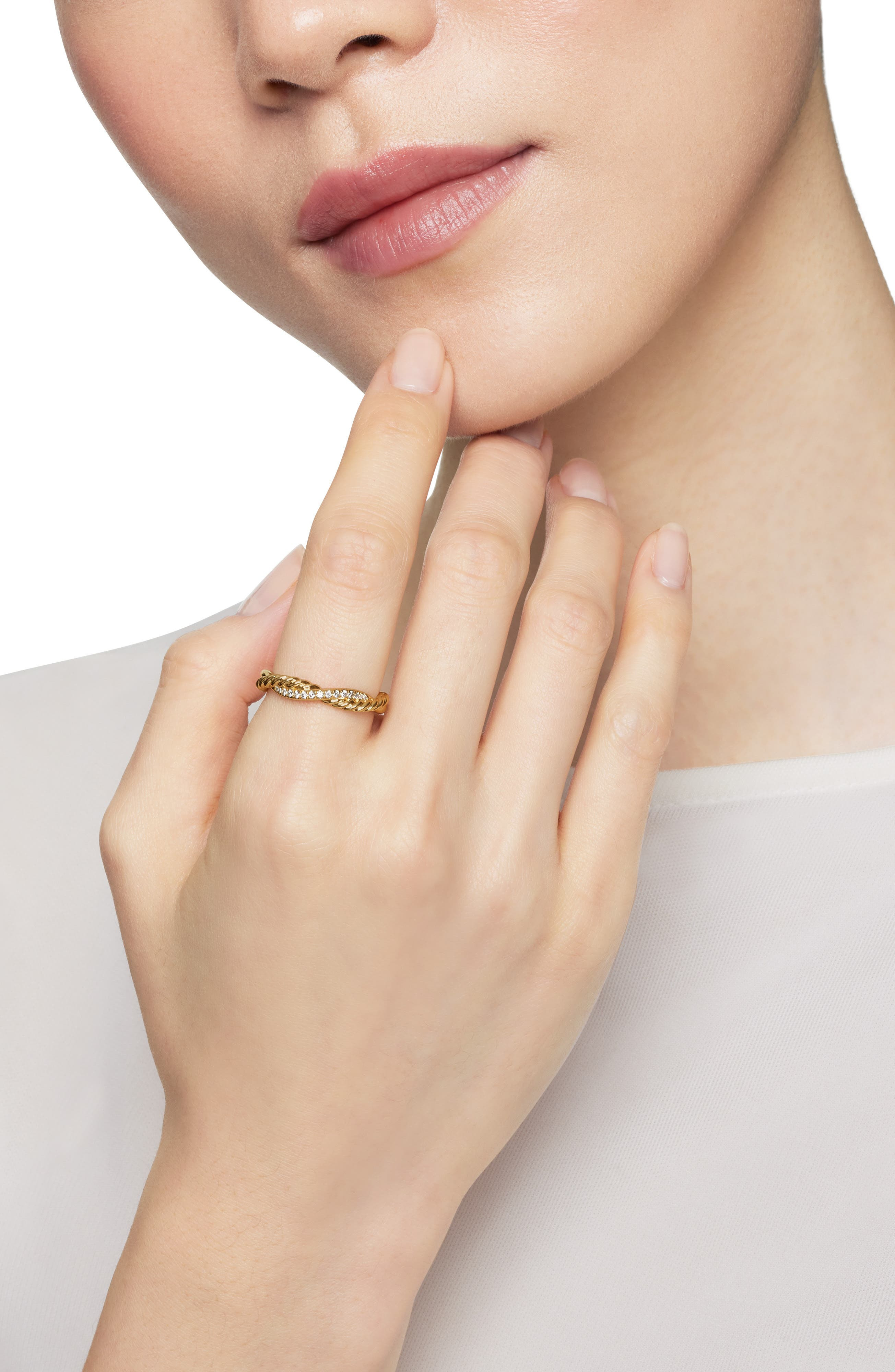 David Yurman Petite Infinity Twisted Ring in 18K Yellow Gold with Pavé Diamonds in Diamond/Yellow Go - 3