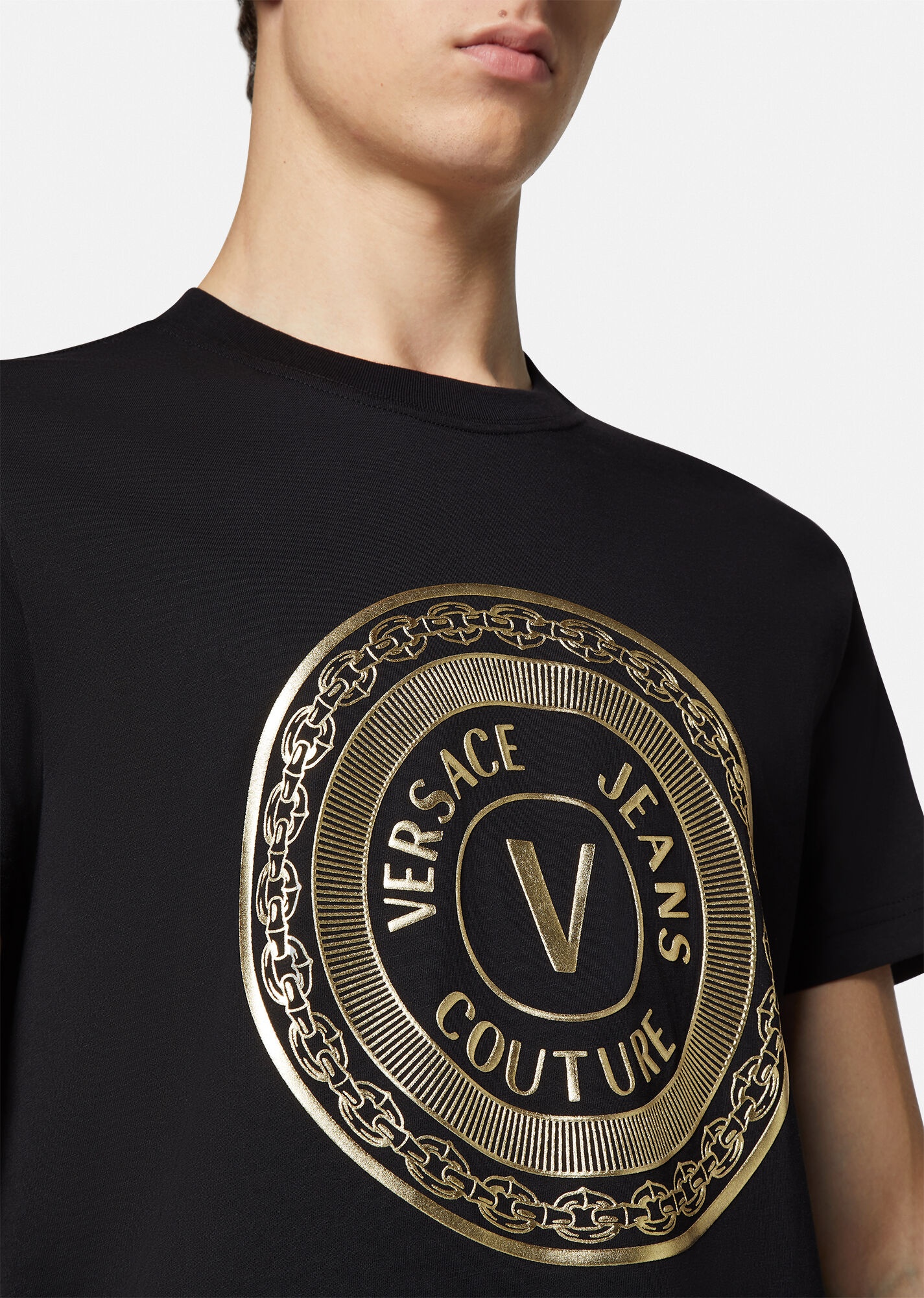 V-Emblem Embroidered T-Shirt - 5