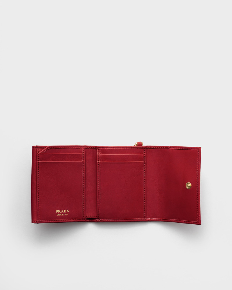 Prada Small leather wallet outlook