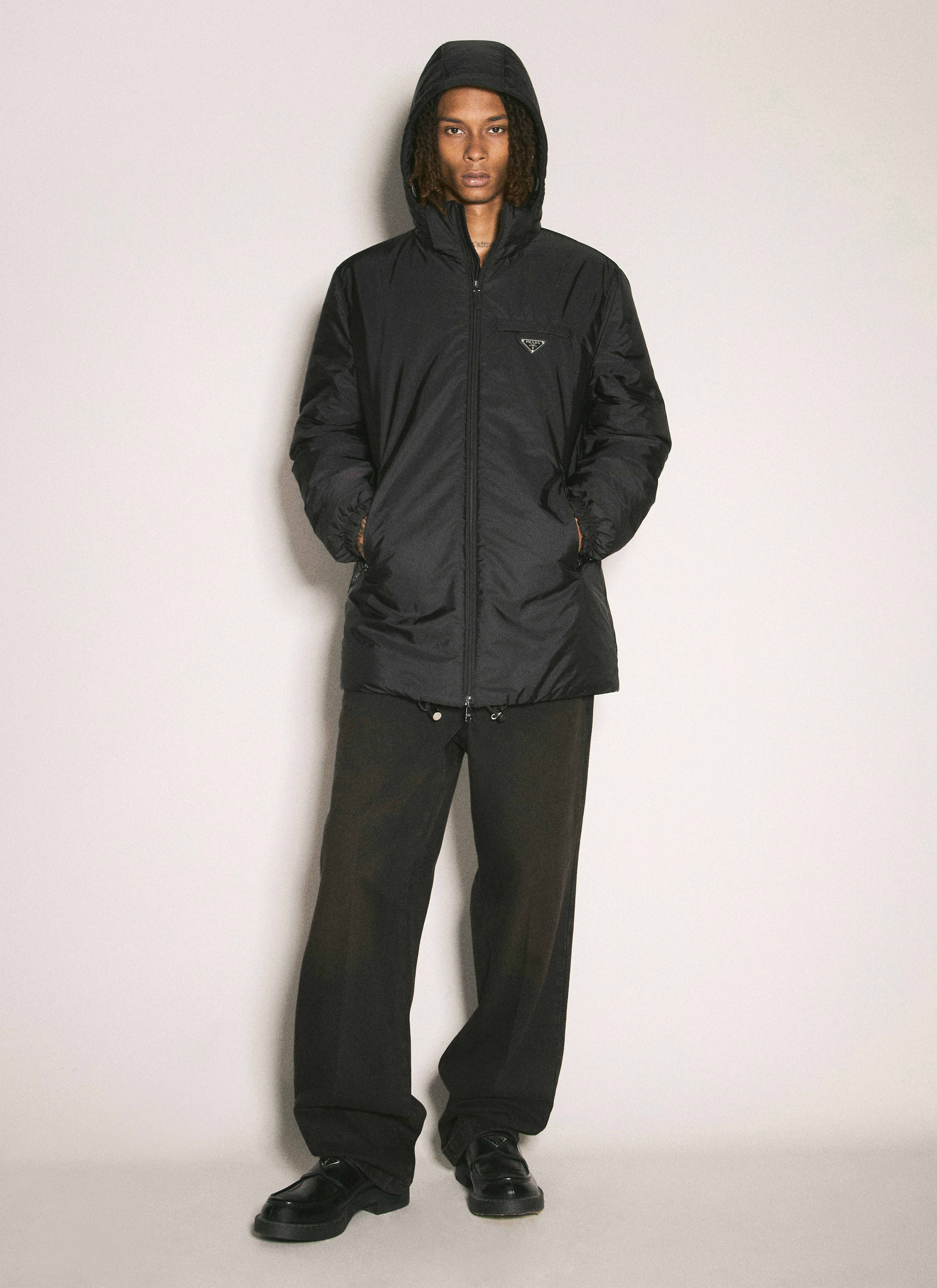 ダウンジャケット・コート PRADA CHALK RE-NYLON PADDED JACKET Chalk White Reversible Cropped Light Re-nylon Down Jacket