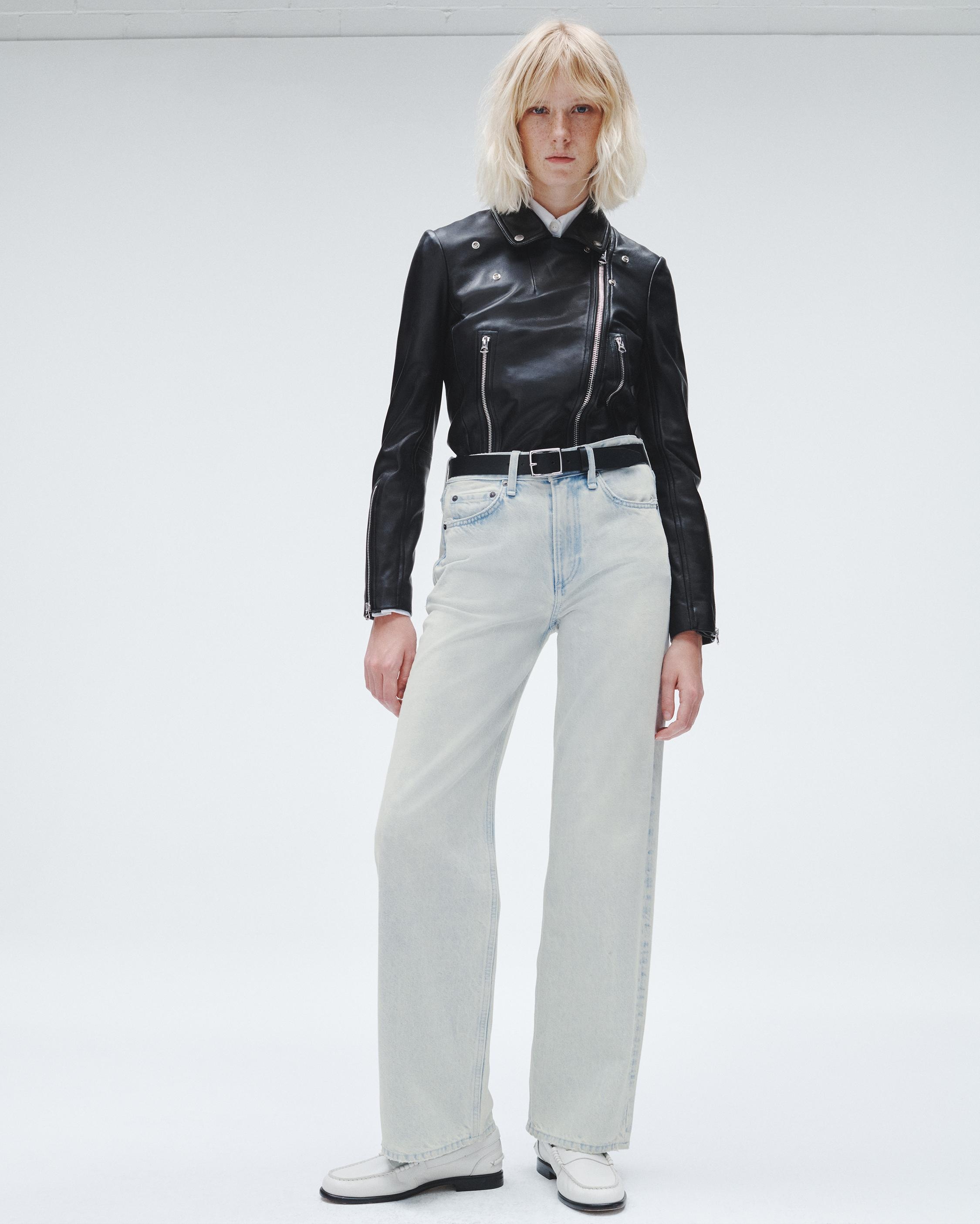 Logan Wide-Leg - Icefall
Mid-Rise Lightweight Rigid Jean - 2