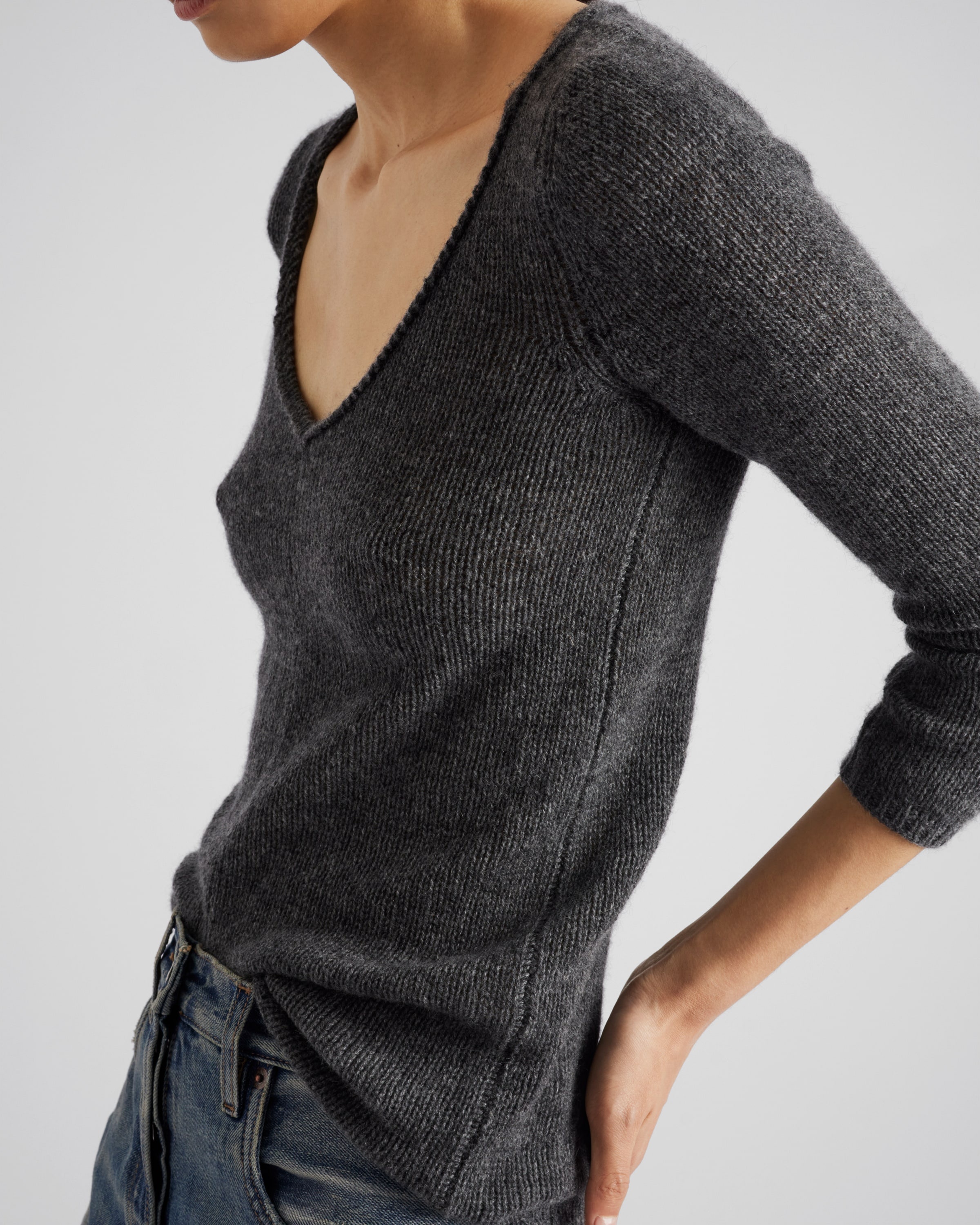 V-neck cashmere sweater - 3