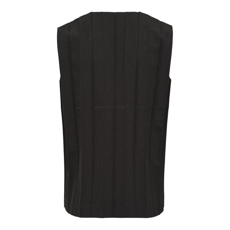 ISSEY MIYAKE Edge Ensemble Vest outlook