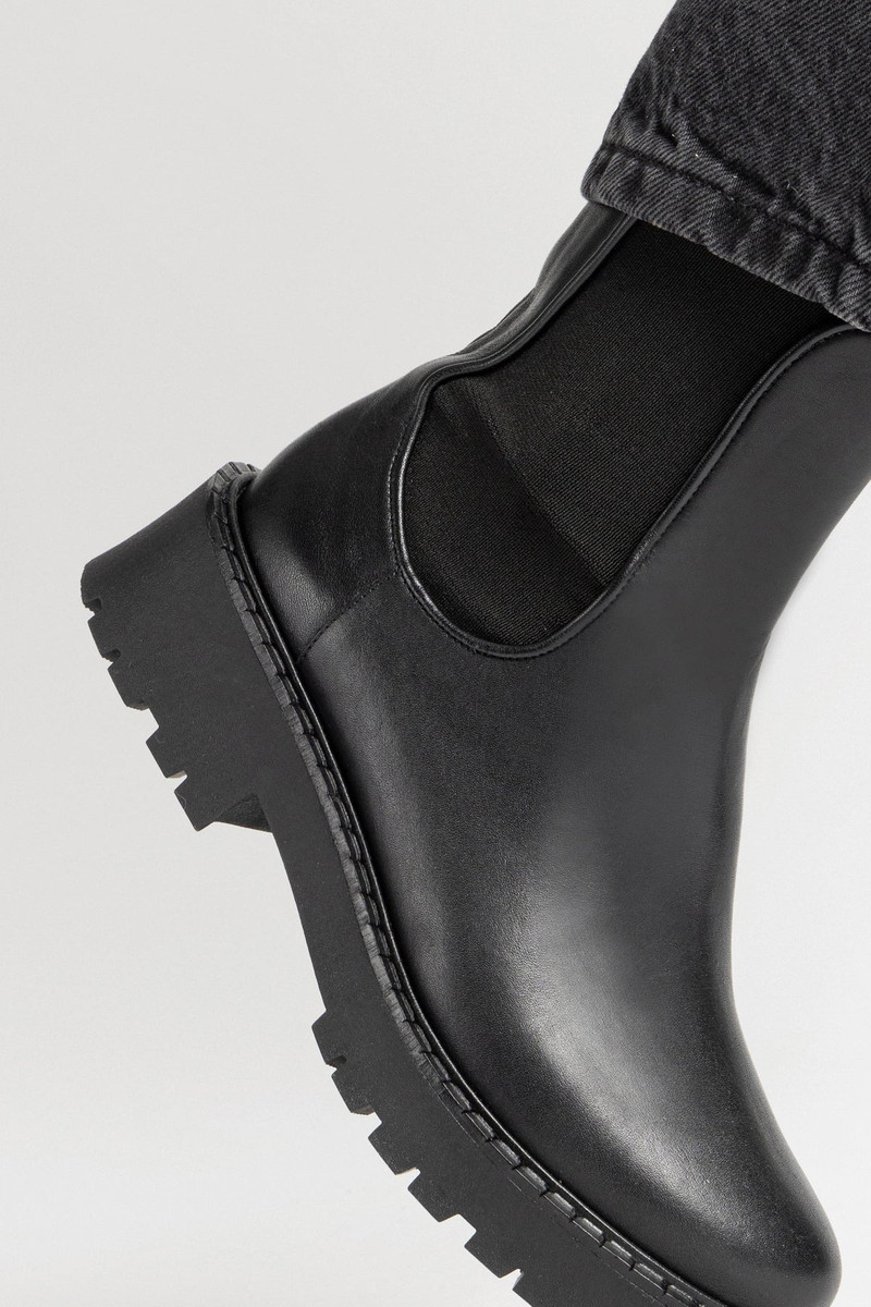 Sancha Boot In Black Leather 6